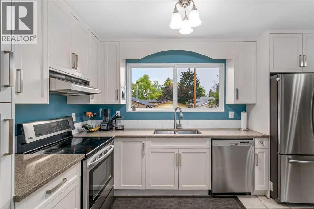 92 Baker Crescent NW