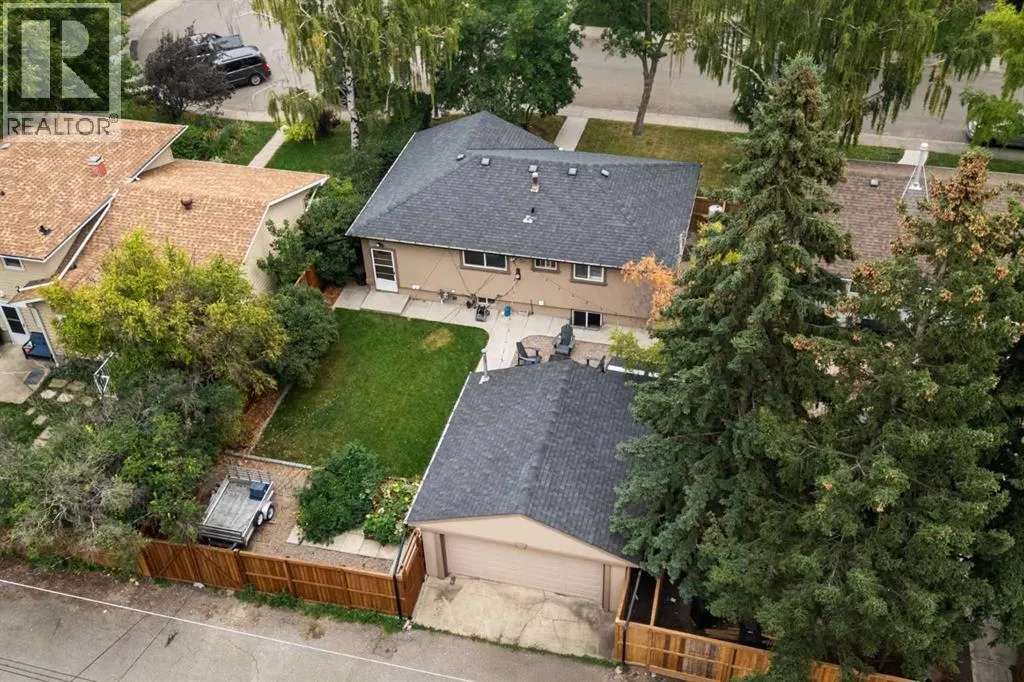 92 Baker Crescent NW