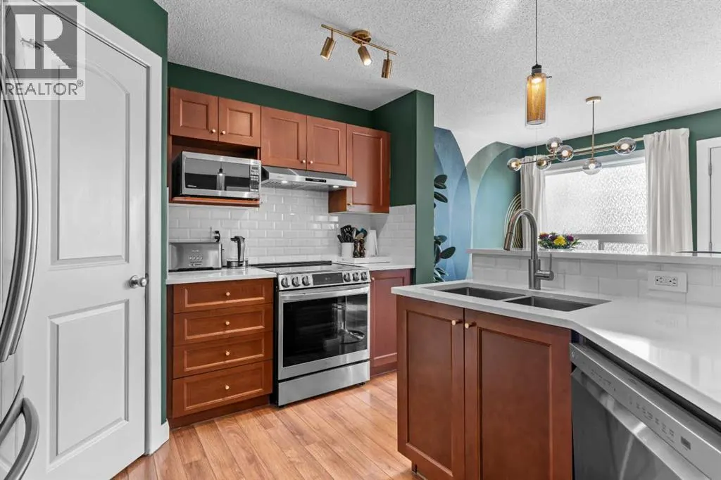 120 Evansdale Way NW