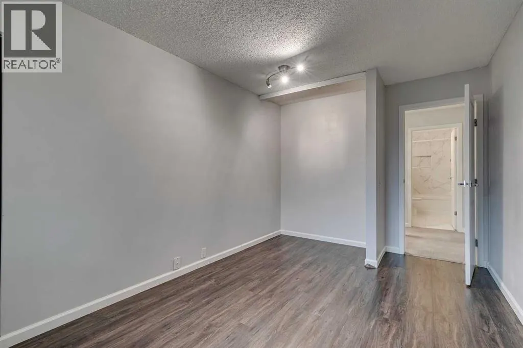 101, 2300 Oakmoor Drive SW