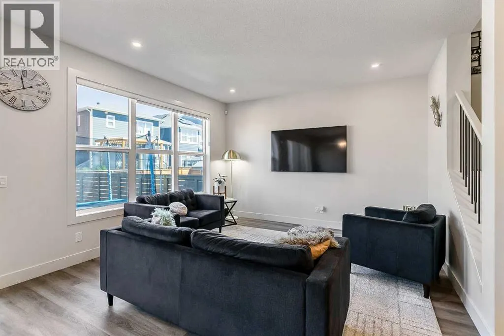 222 Arbour Lake View NW