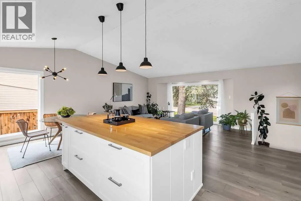 212 Cedarille Green SW