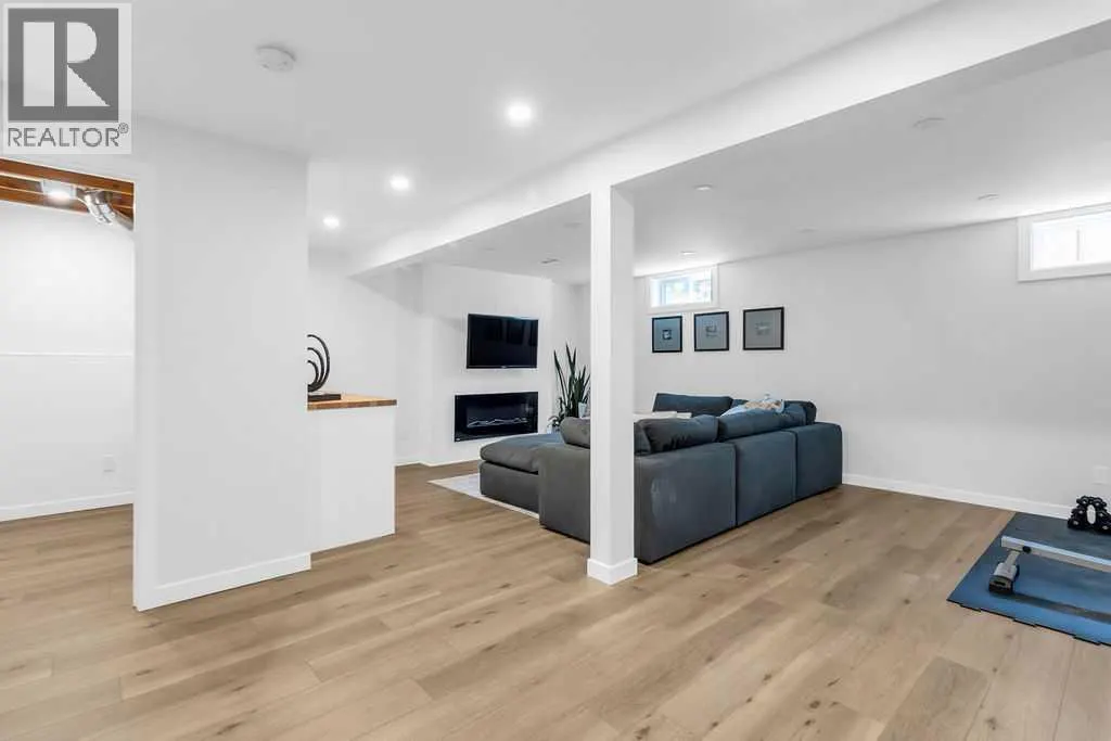 212 Cedarille Green SW