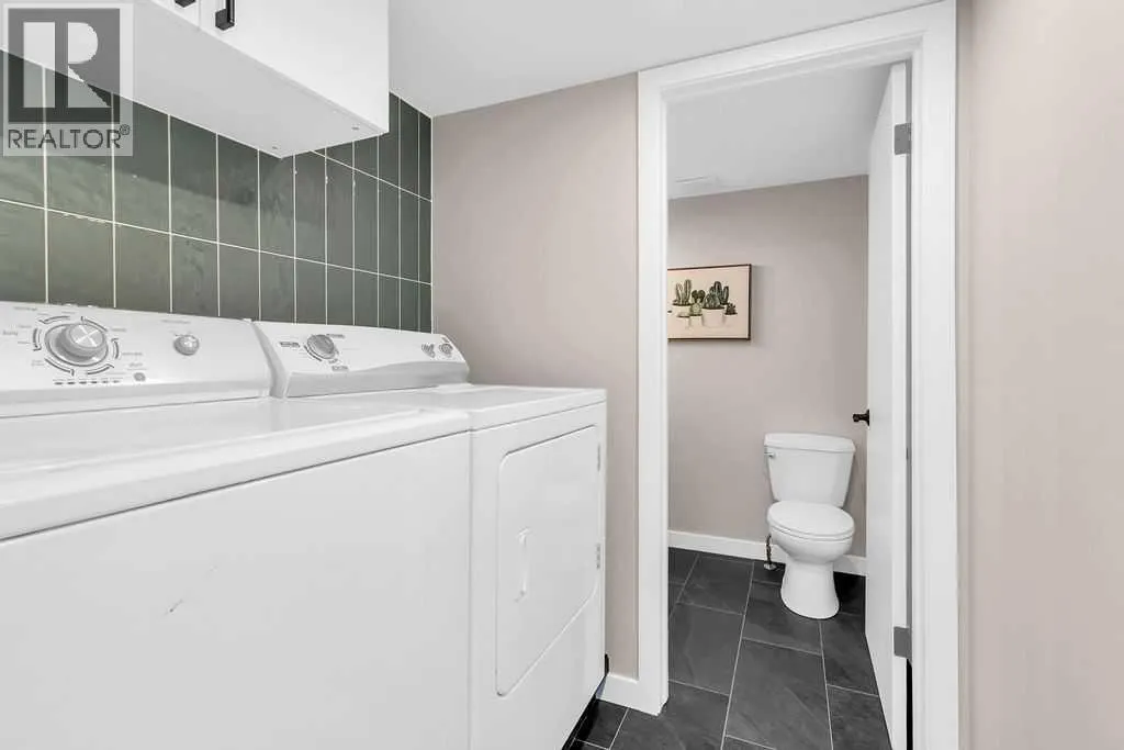 212 Cedarille Green SW