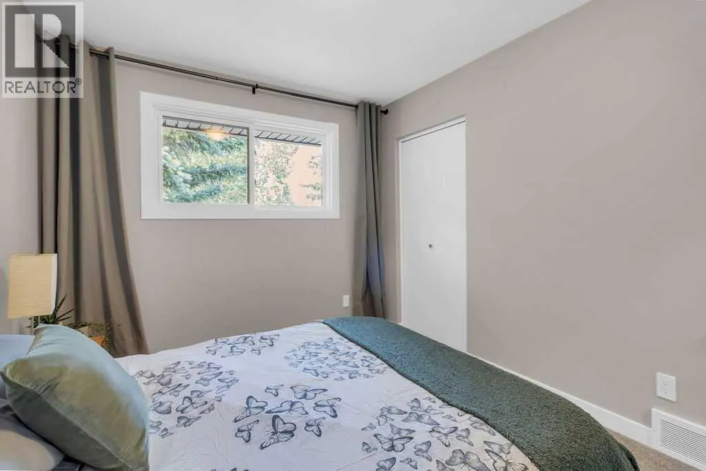 212 Cedarille Green SW