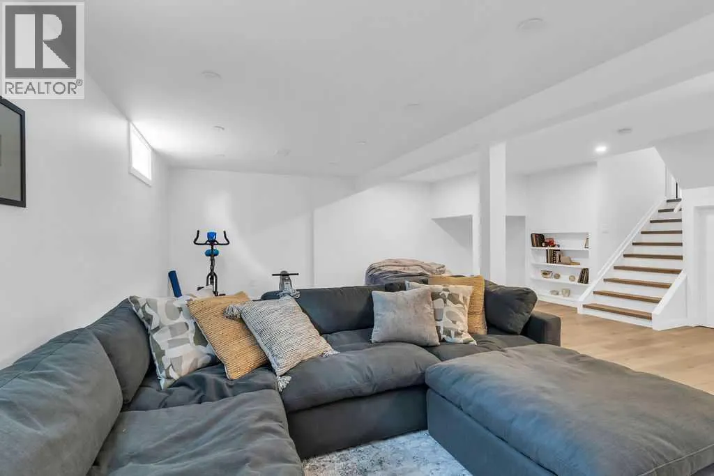 212 Cedarille Green SW