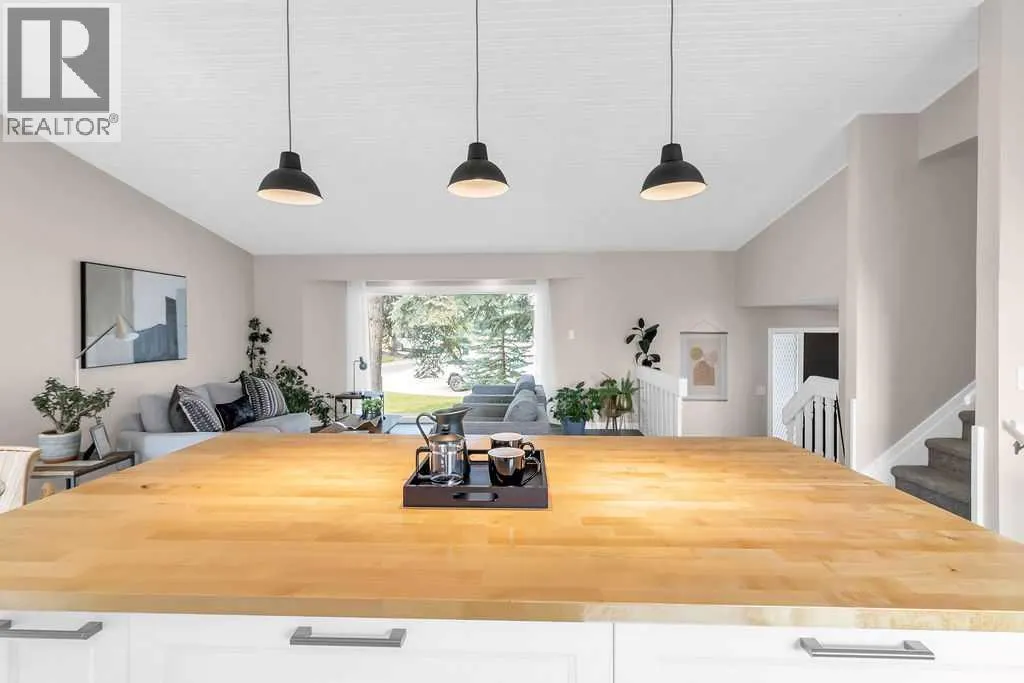 212 Cedarille Green SW