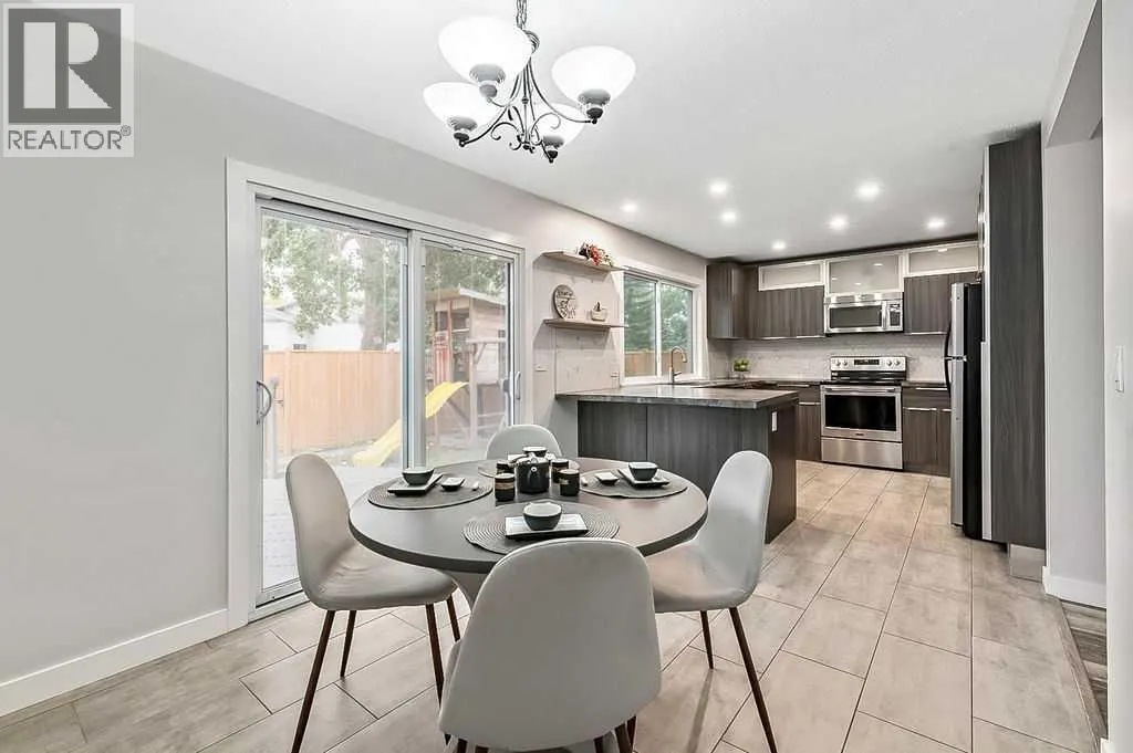 31 Castlebrook Road NE