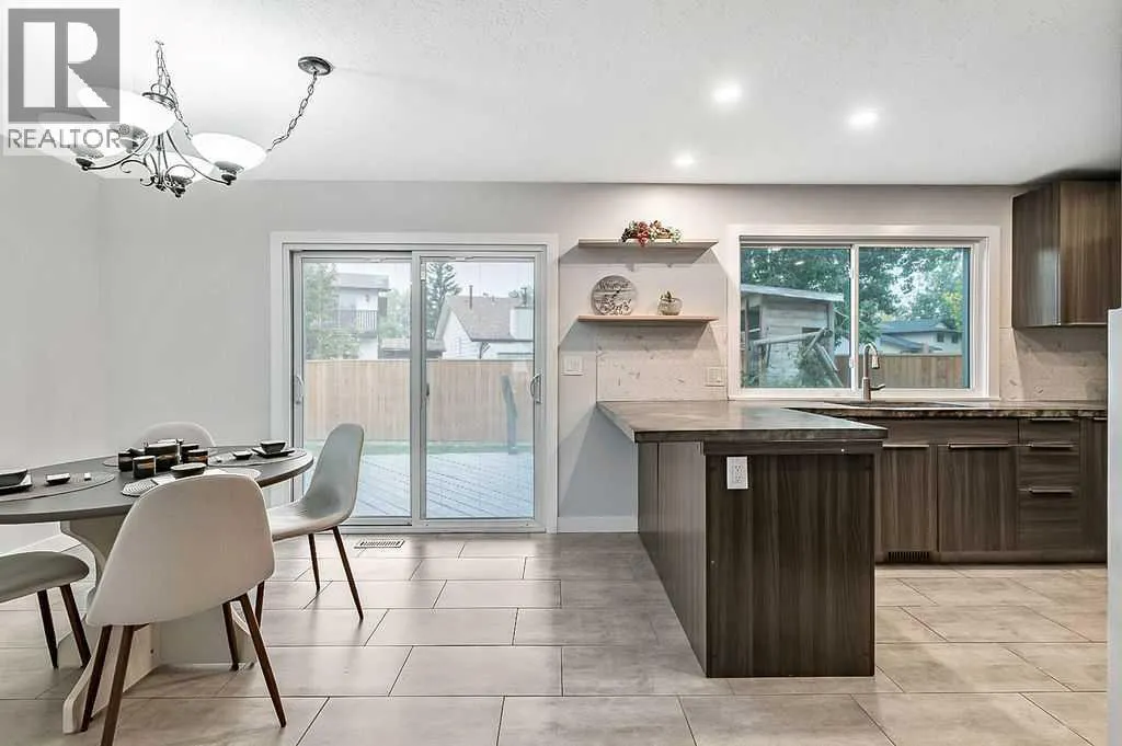 31 Castlebrook Road NE