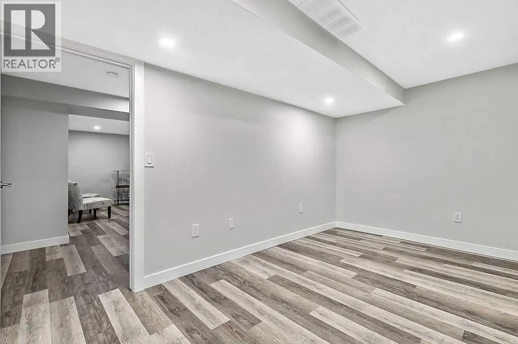 31 Castlebrook Road NE