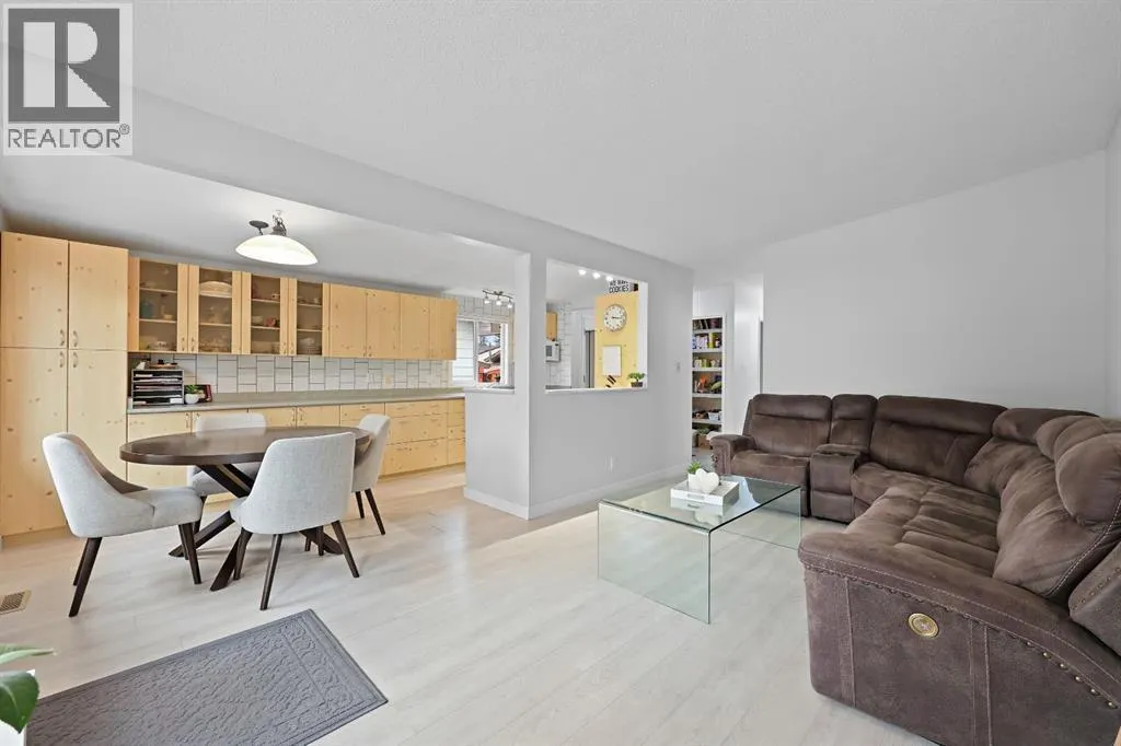 7132 & 7130 35 Avenue NW