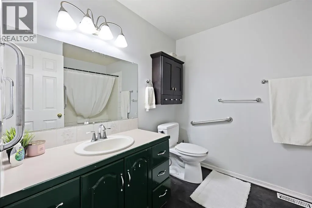 7132 & 7130 35 Avenue NW