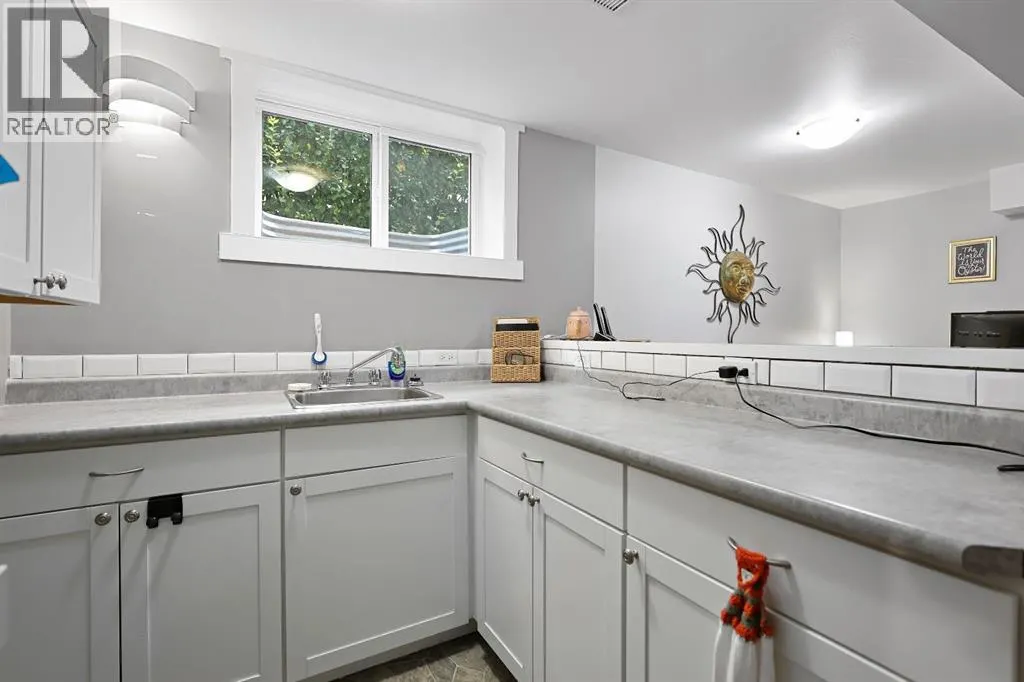 7132 & 7130 35 Avenue NW