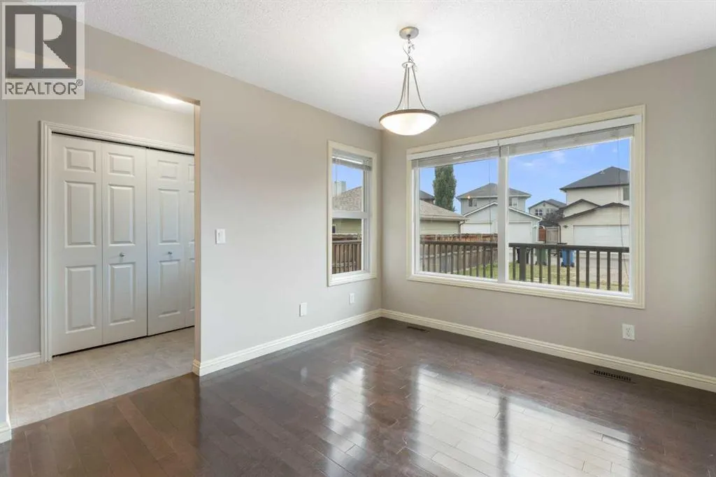 221 Prestwick Terrace SE