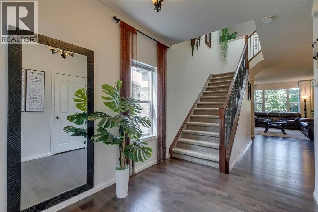 327 Cranleigh View SE