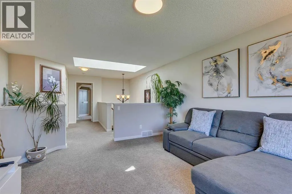 327 Cranleigh View SE