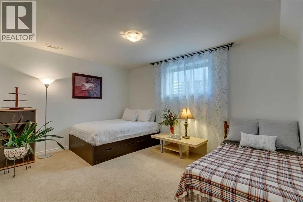 327 Cranleigh View SE