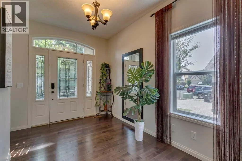 327 Cranleigh View SE