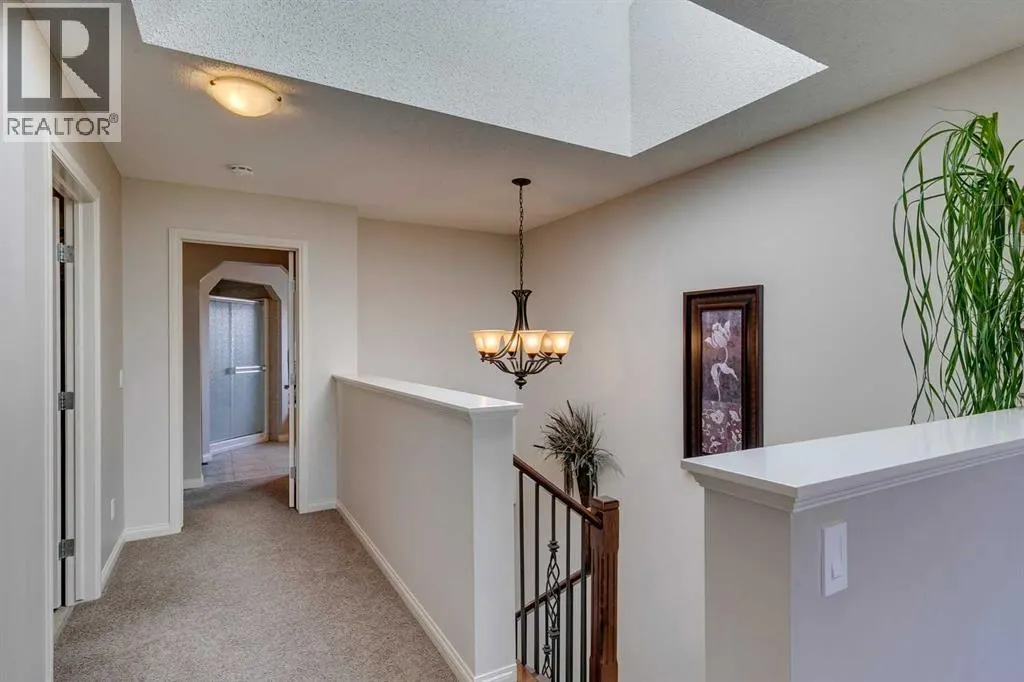 327 Cranleigh View SE