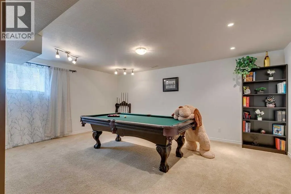 327 Cranleigh View SE