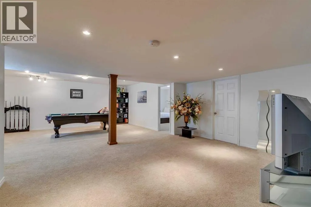 327 Cranleigh View SE