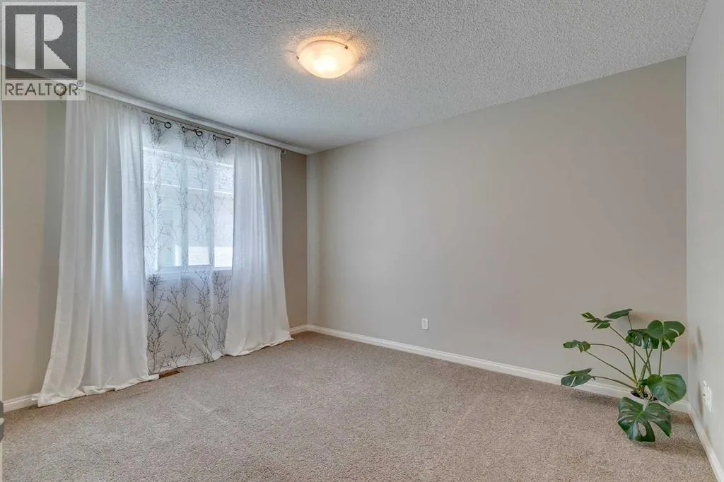 327 Cranleigh View SE
