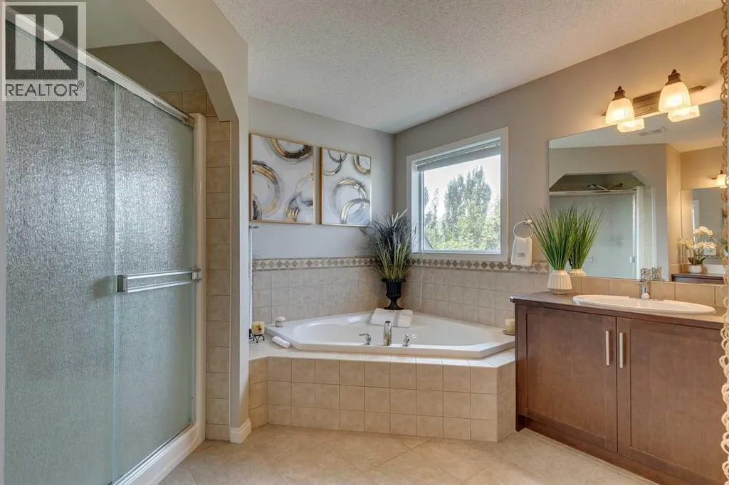 327 Cranleigh View SE