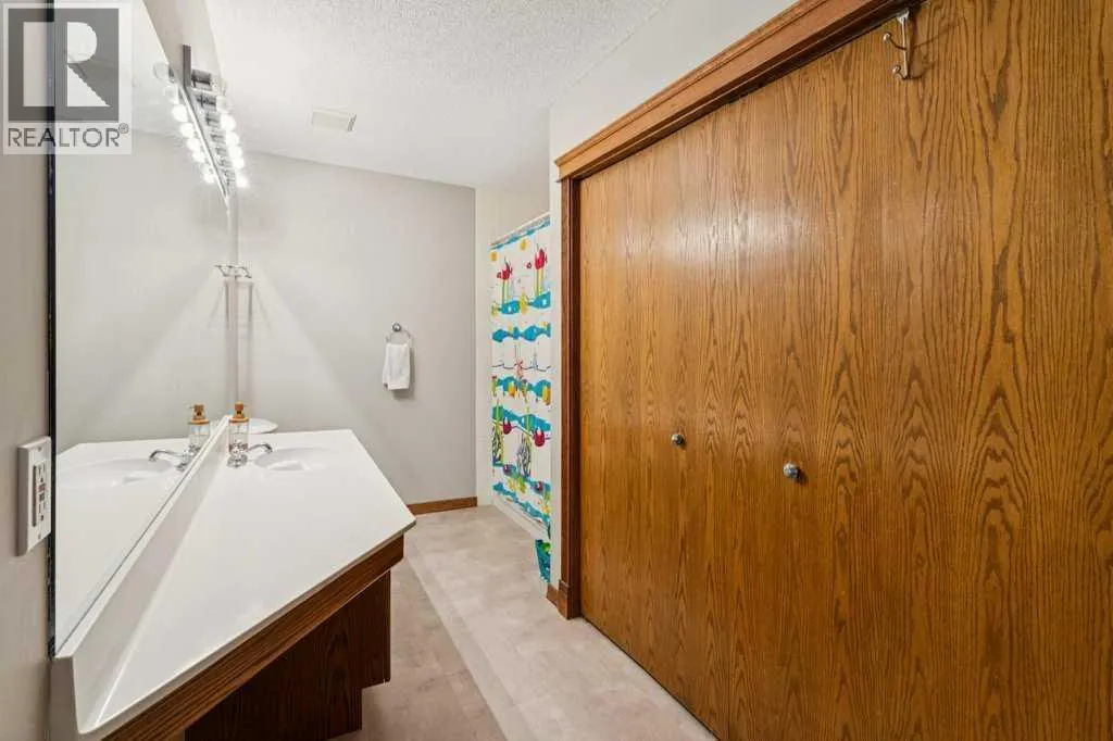 59 Sandringham Close NW