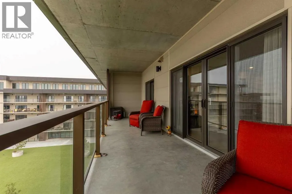 533, 102 Scenic Drive N