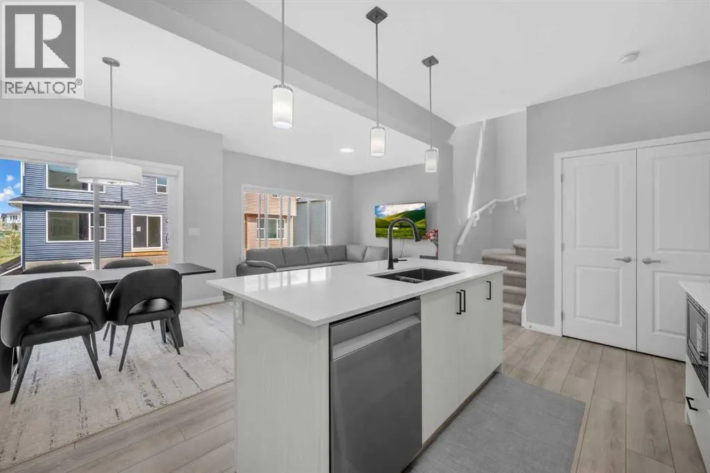 154 Silver Spruce Grove SW