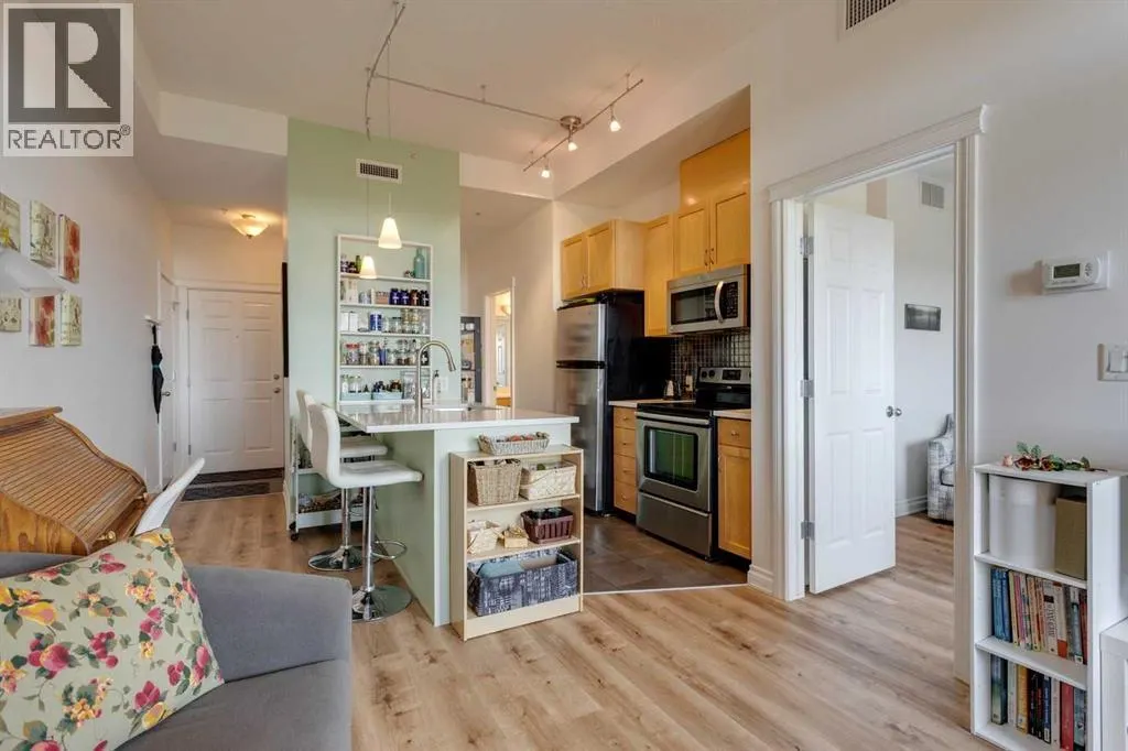 3608, 24 Hemlock Crescent SW