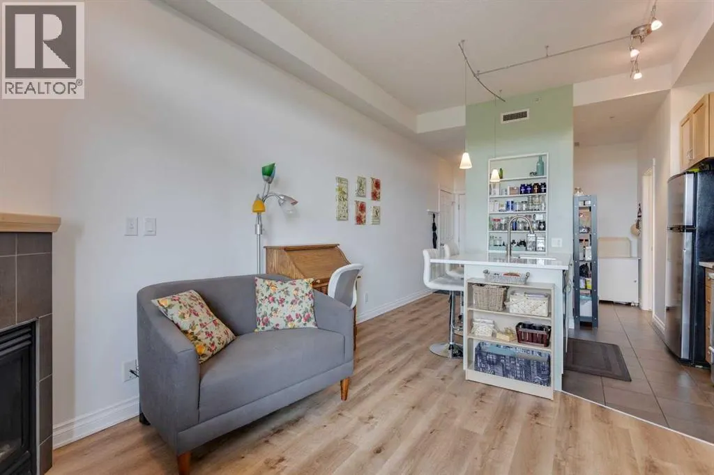 3608, 24 Hemlock Crescent SW