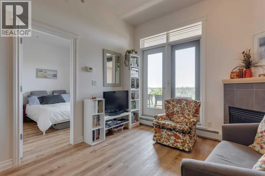3608, 24 Hemlock Crescent SW