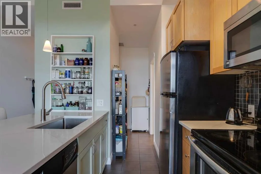 3608, 24 Hemlock Crescent SW