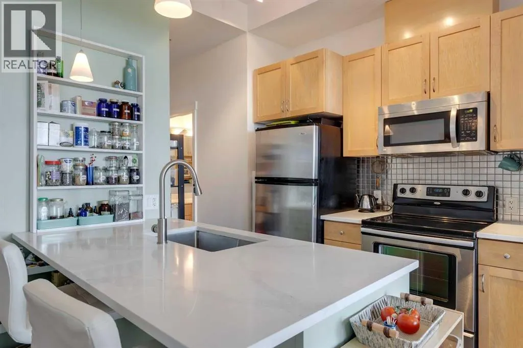 3608, 24 Hemlock Crescent SW