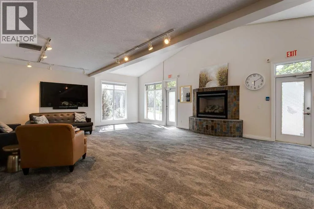 3608, 24 Hemlock Crescent SW