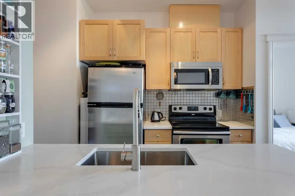 3608, 24 Hemlock Crescent SW