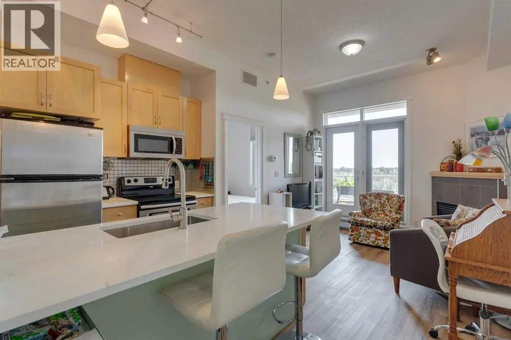 3608, 24 Hemlock Crescent SW