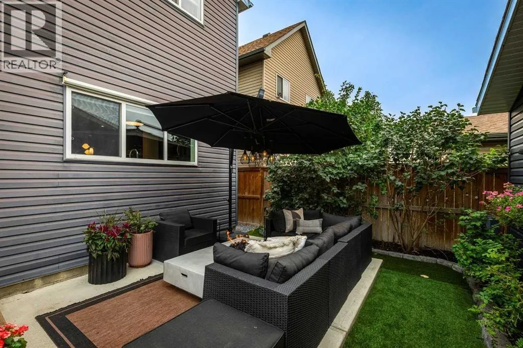 90 Copperpond Heights SE