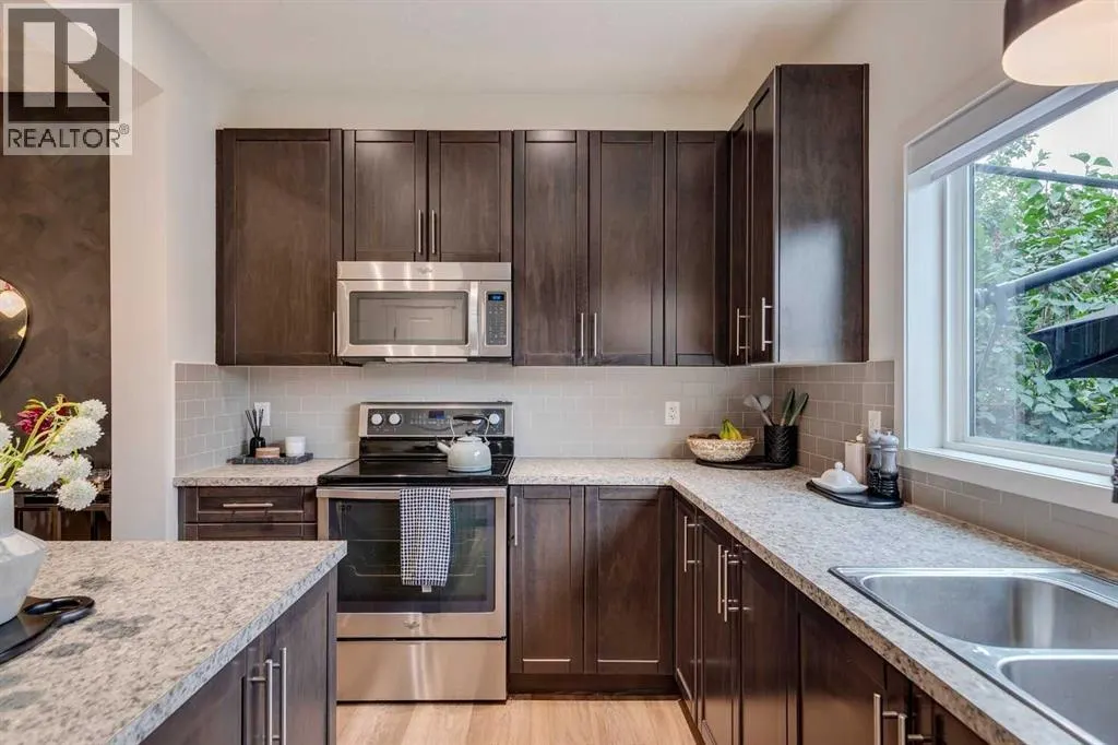 90 Copperpond Heights SE
