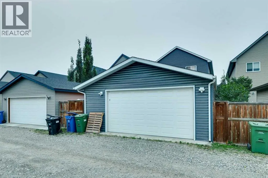 90 Copperpond Heights SE
