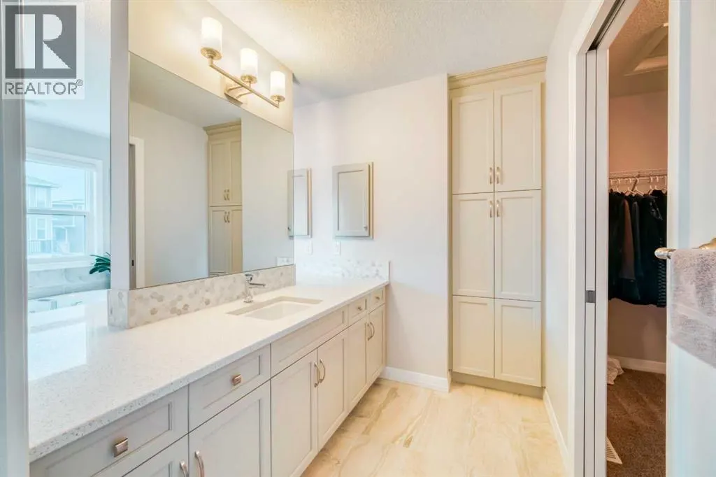 466 Evanston Way NW