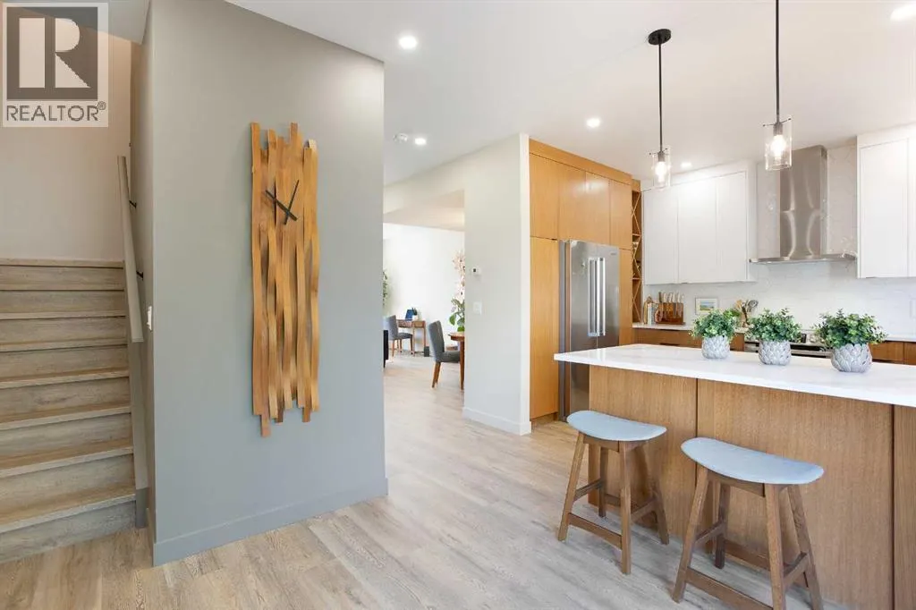 124 Country Hills Gardens NW