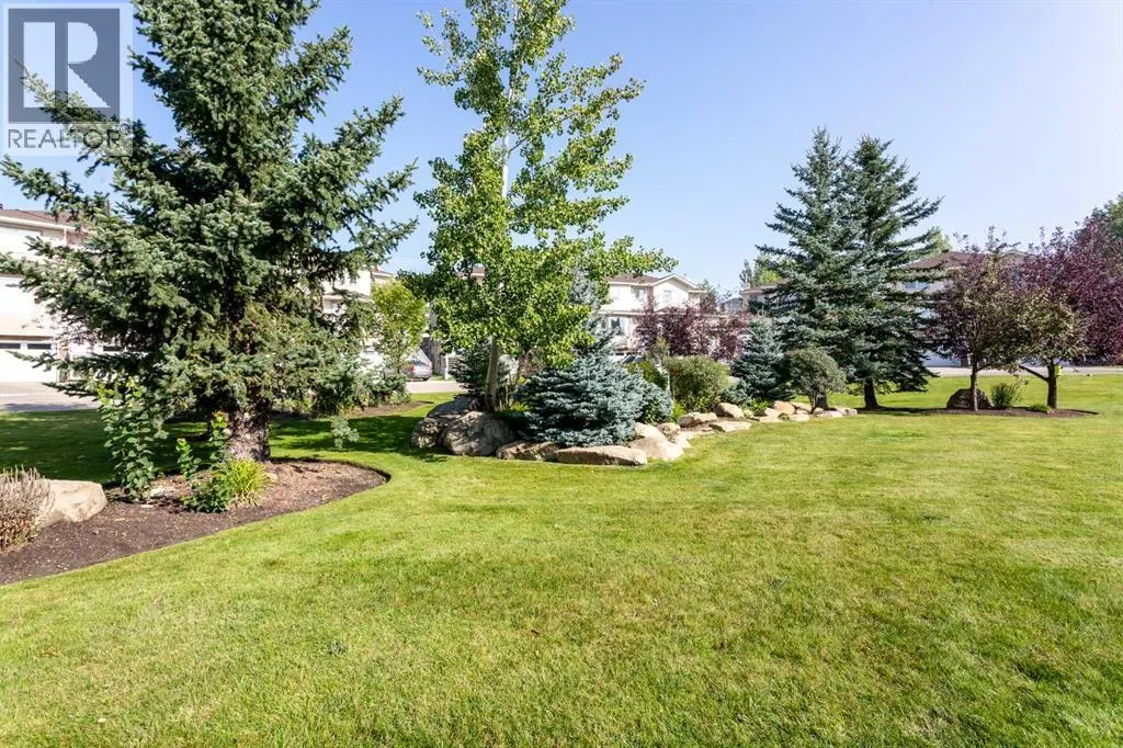 124 Country Hills Gardens NW