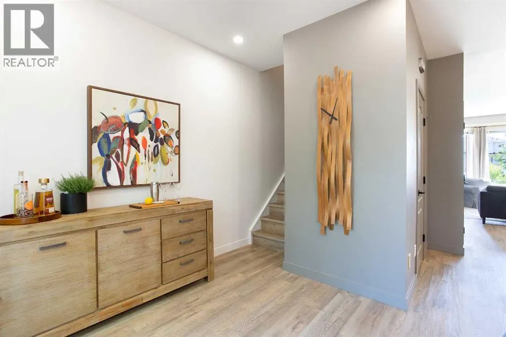 124 Country Hills Gardens NW