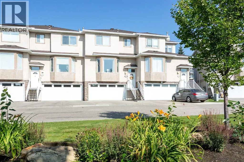 124 Country Hills Gardens NW