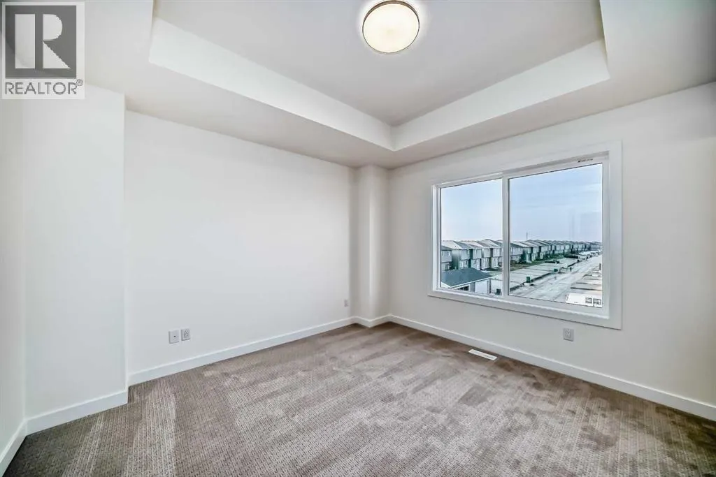 42 Corner Glen Manor NE