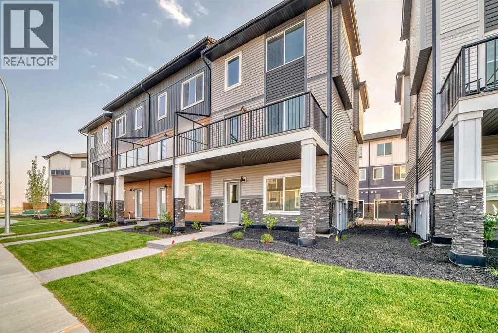 42 Corner Glen Manor NE