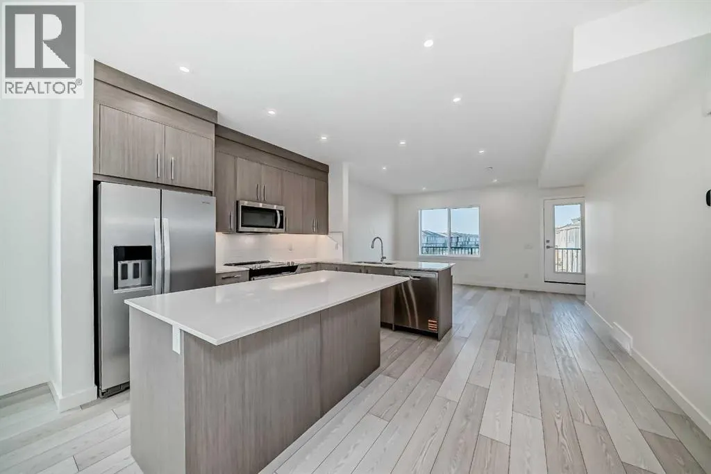 42 Corner Glen Manor NE
