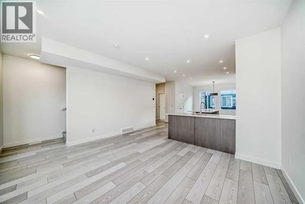 42 Corner Glen Manor NE